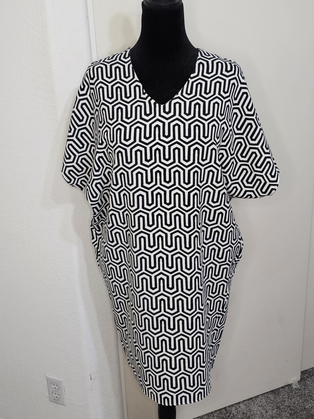 Chico's Black and White Geometric Wedge Tunic Dress Sz 4